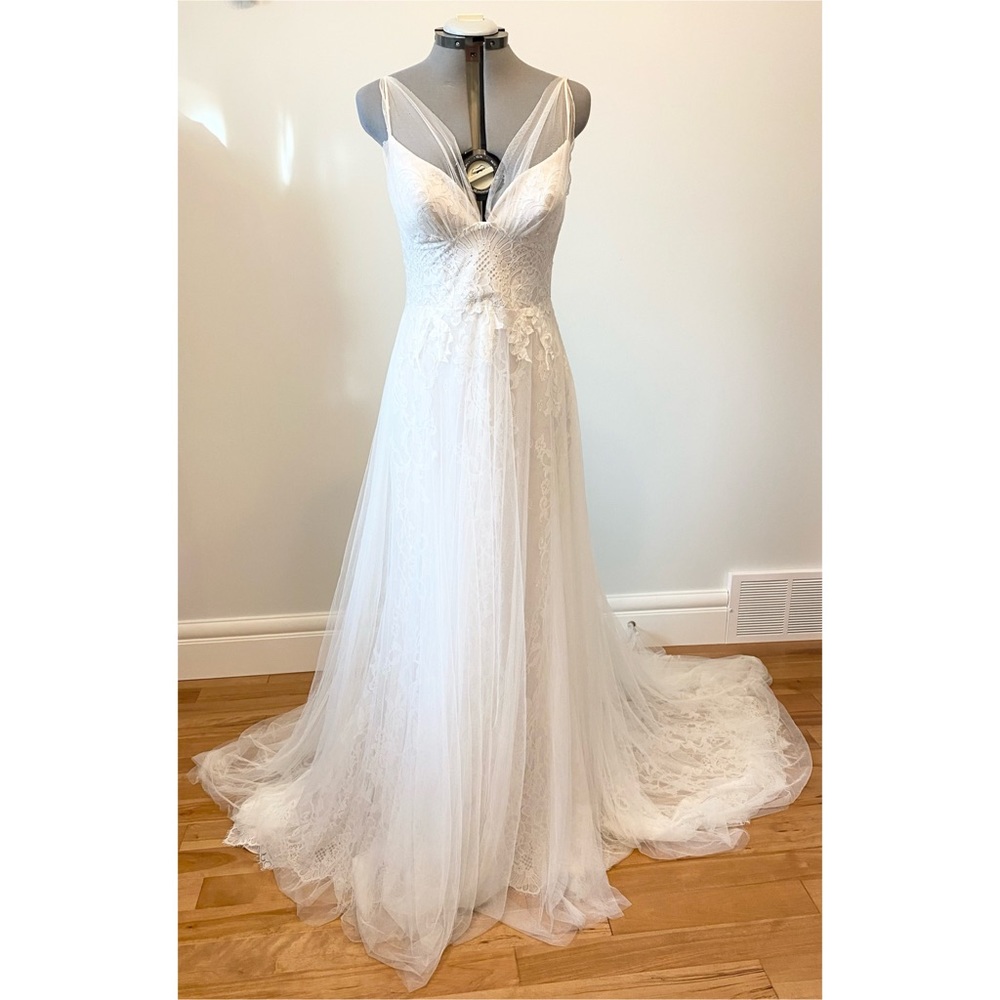 Essence of Australia Lace Chiffon Wedding Dress - Picture 4 of 16